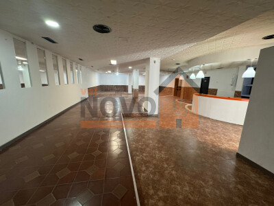 Ref.4599 Local comercial în Silla
