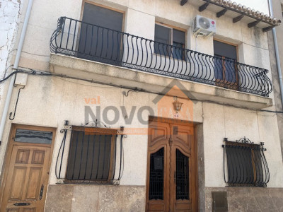 Ref.3954 Casă în Turís-0