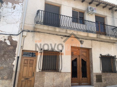 Ref.3954 Casă în Turís-1