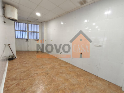 Ref.4705 Local în Picassent