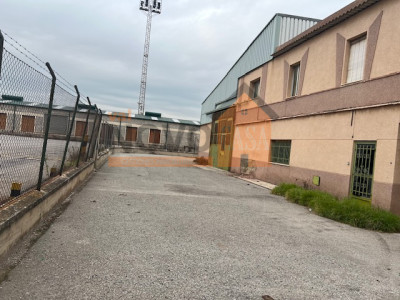 Ref.4211 Nave en Silla