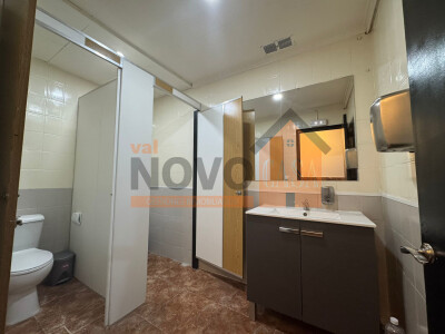 Ref.4599 Local comercial în Silla